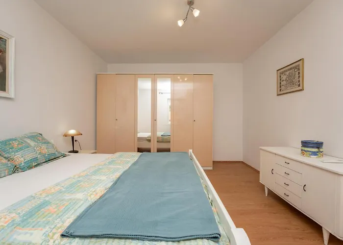 2 Bedroom Stunning In Semesterbostad Medvida