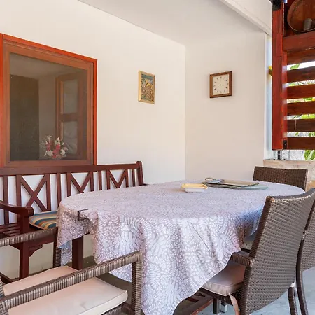 2 Bedroom Stunning In 別荘 Medvida