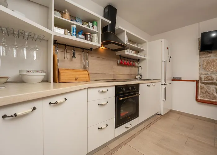 2 Bedroom Stunning In *